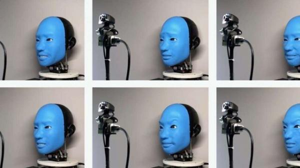 روباتی که به حالات چهره انسان ها واکنش نشان می دهد