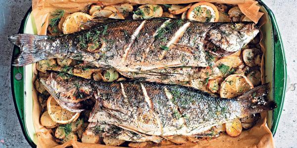 طرز تهیه ماهی قزل آلا با دورچین مخصوص ؛ یک غذای دریایی مقوی و محبوب